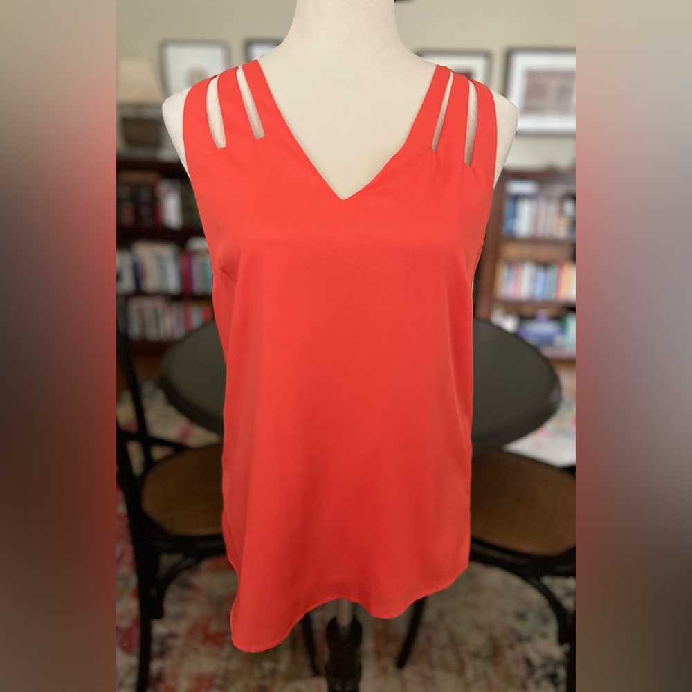 REISS sleeveless blouse, suitable for business suit shell. Size 4.